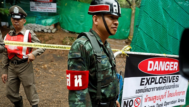 Спасатели рассказали, когда продолжат эвакуировать детей из тайской пещеры