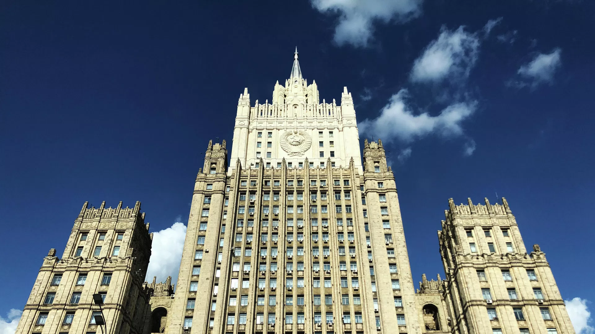 Европа ведет самоубийственную политику на Балтике, заявили в МИД