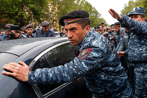 Так не договаривались. Новая власть Армении взялась за старых друзей России. В Москве недовольны