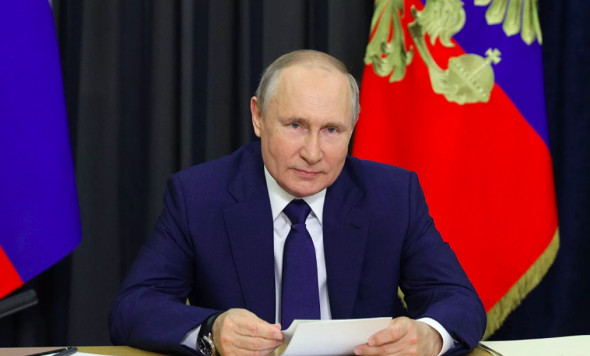 Путин анонсировал введение единого базового оклада для всех медработников
