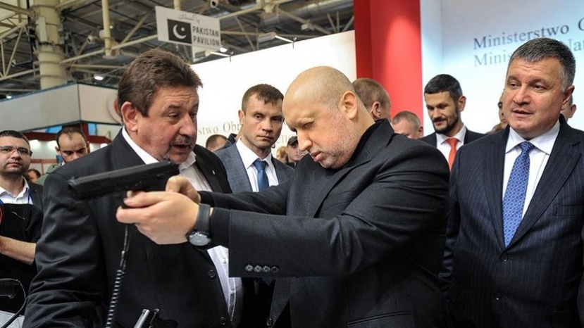 «Силовики потеряли монополию на насилие»: что стоит за принятием нового украинского закона об оружии