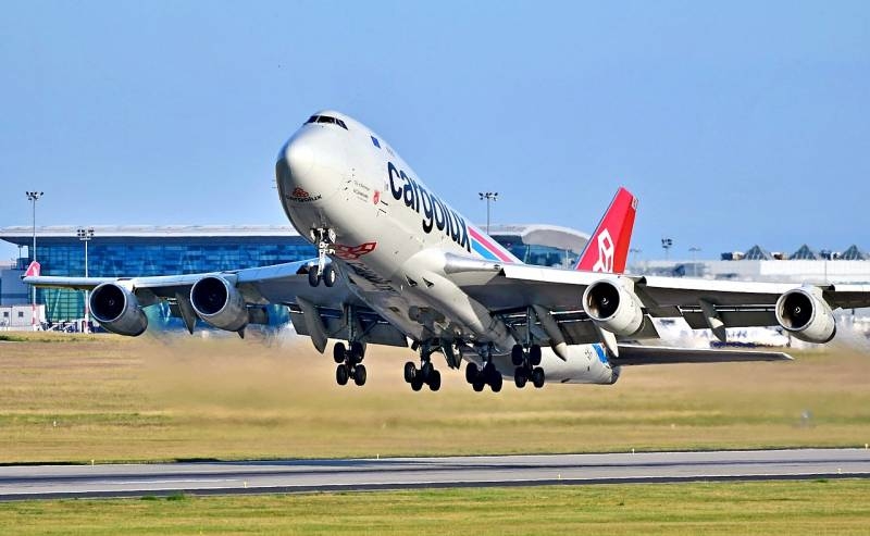 Boeing закрывает заводы: авиационный гигант может не пережить коронавирус