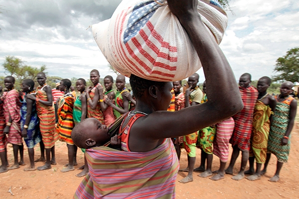 Демократия подъехала. США влияют на политику других стран, не привлекая внимания
