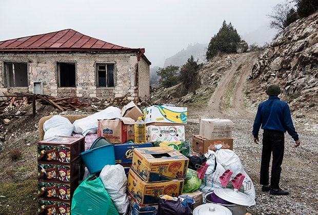 «Видно, что их пытали». Армян убеждают, что в Карабахе безопасно. Почему они отказываются верить в мир и возвращаться?