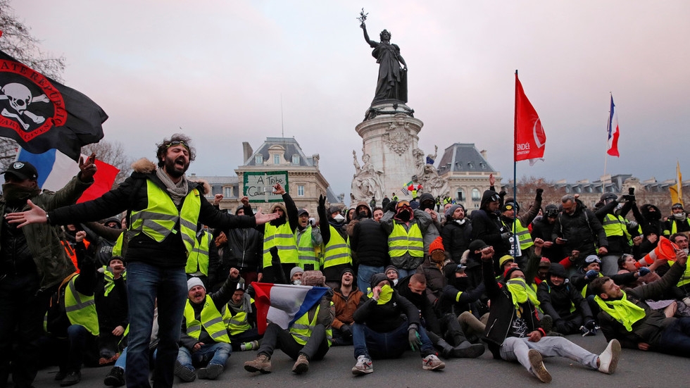 France recalling ambassador from Rome after Italy's deputy PM meets Yellow Vest leaders