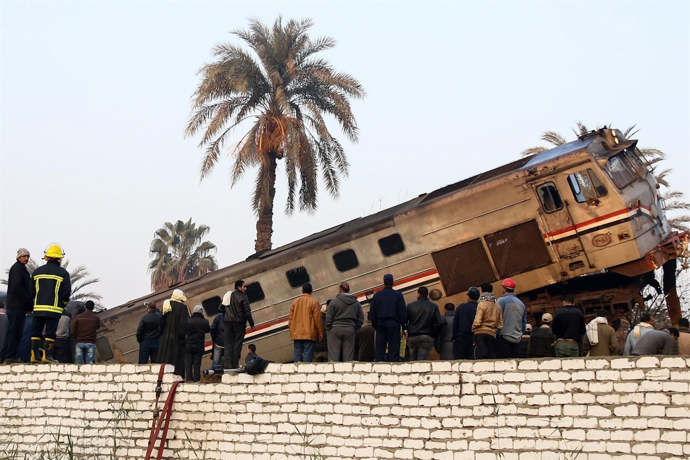 At least 8 passengers killed, some 100 injured as train derails in Egypt