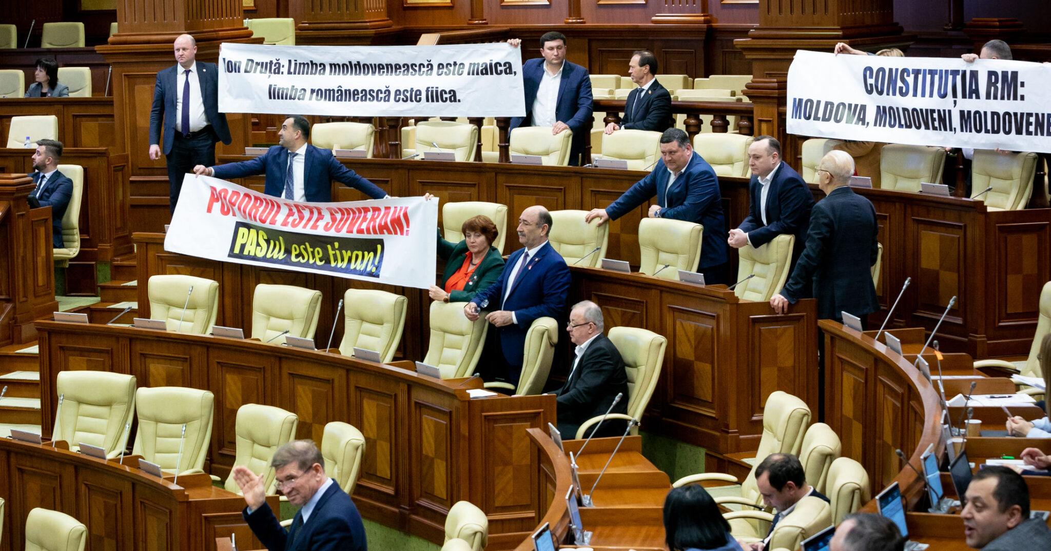 Молдавский язык отменяется. Остаются ли молдаване?
