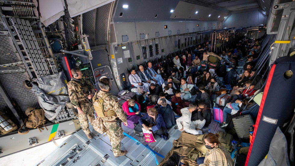 ‘Not enough time to fly everyone out’ of Kabul by August 31, Maas says as 100 Germans & their families remain in Afghanistan