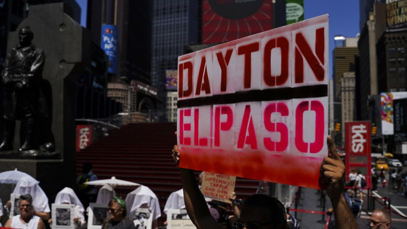 Поправка при стрельбе: демократы предлагают ограничить право на владение оружием после массовых убийств в Техасе и Огайо