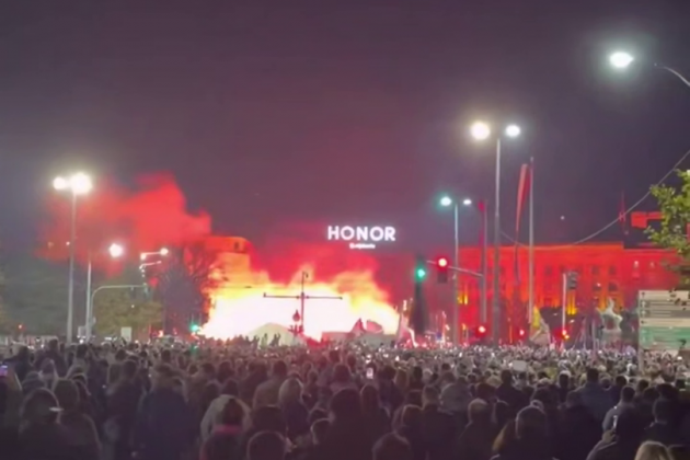 В Сербии проходят масштабные митинги проправительственных и антиправительственных сил