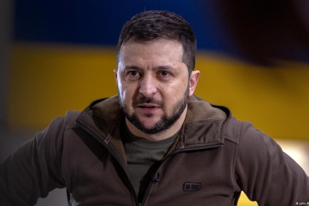Зеленский опубликовал указ, «позволяющий» провести парад Победы в Москве