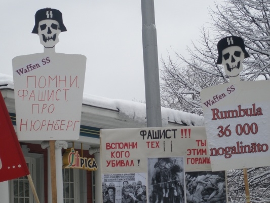 Журналист Грэм Филиппс задержан полицией во время марша сторонников легиона «Ваффен СС» в Риге