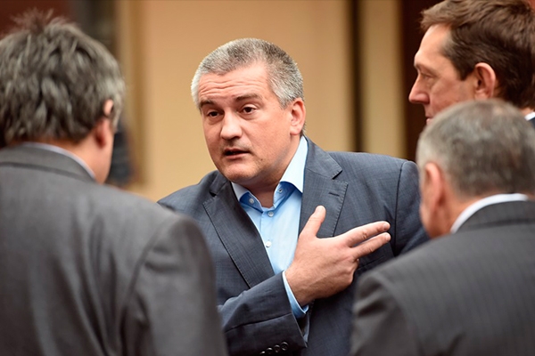 Уволен по собственному желанию. Что стоит за громкими отставками в Крыму