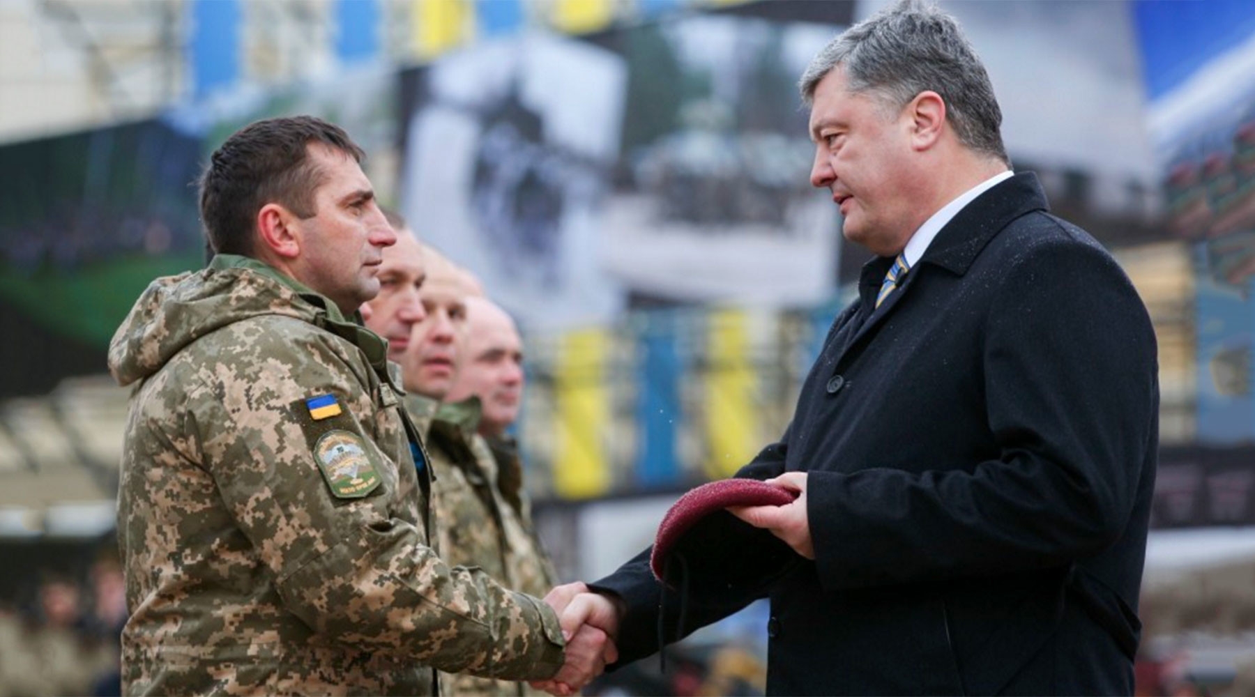 На свою голову: Порошенко переименовал ВДВ и сменил голубые береты на тёмно-бордовые