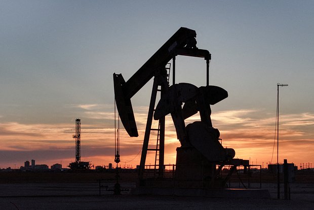 Цены на нефть упали ниже психологической отметки