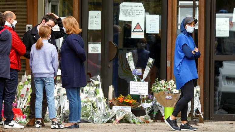 Guardian: свобода слова против радикализма — после убийства коллеги учителя Франции продолжат его дело