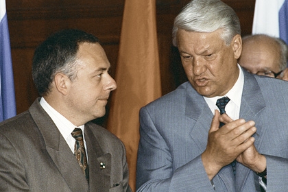 Составлен список покинувших Россию чиновников времен 1990-х