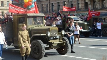 9 мая нужно было ехать в Москву ("Le Monde", Франция)