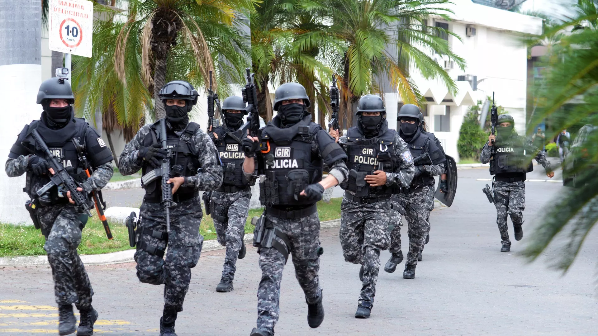 Leader of Ecuador's Second-Largest Gang, Los Lobos, Escapes From Prison