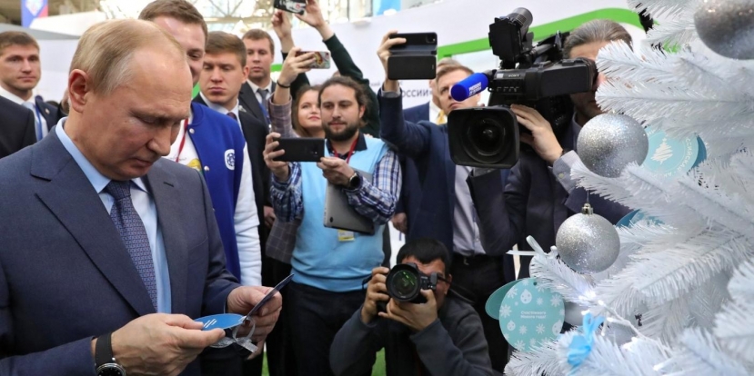 "Сделал исполнение желаний тысяч детей традицией": эксперт об участии Путина в акции "Елка желаний"