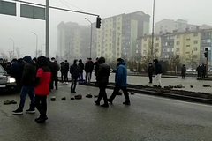 Опубликованы указы о введении ЧП во всех регионах Казахстана