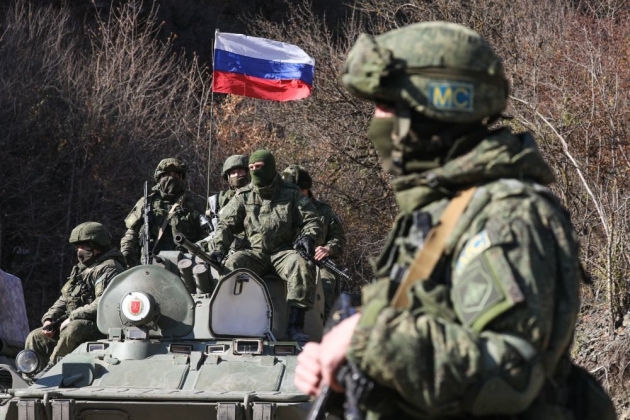 Министр обороны Азербайджана начал угрожать российским военным в Армении