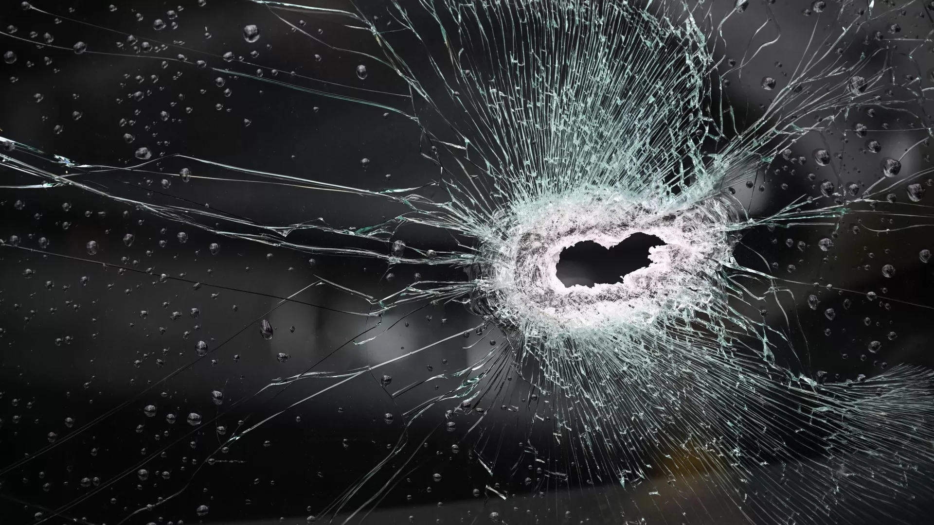 Более 180 жилых домов получили повреждения при атаке на Севастополь