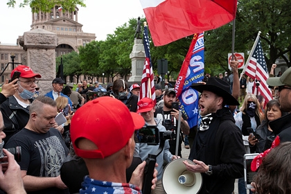 Американцы вышли на протесты из-за карантина