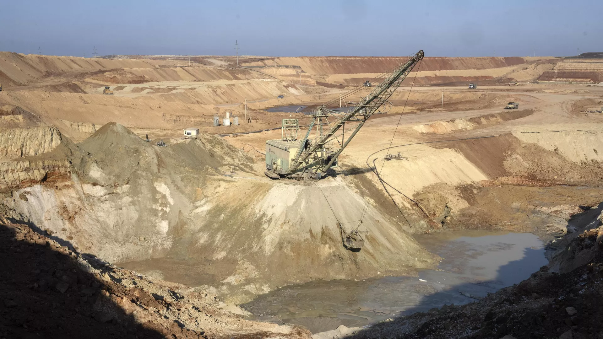 Zelensky Wants to Abandon US-Ukraine Minerals Deal - Trump