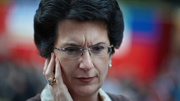 Бурджанадзе призвала власти Грузии не признавать "новую церковь" Украины