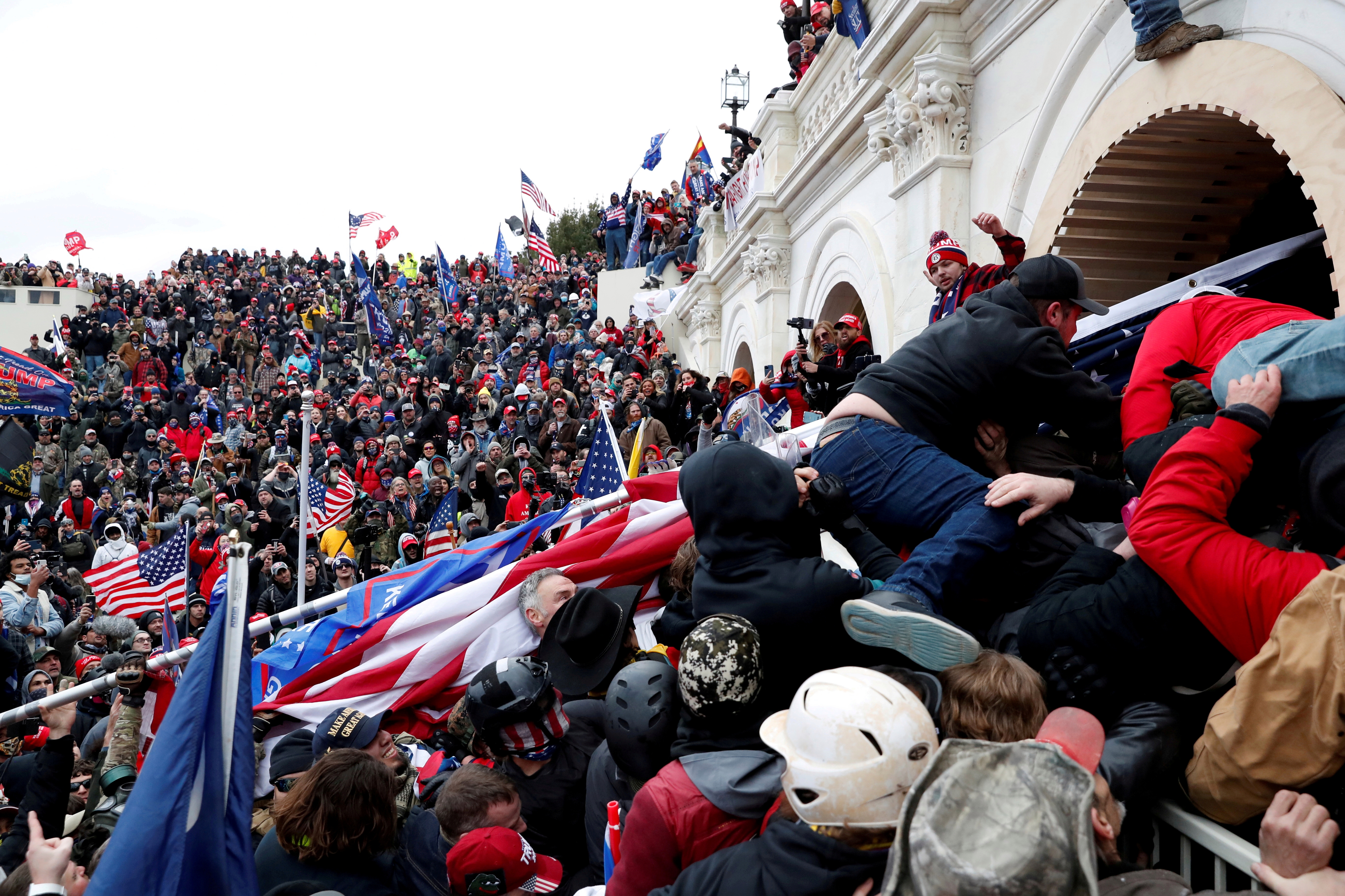 US Capitol Police Chief Resigns in Wake of Riots That Ransacked Legislature