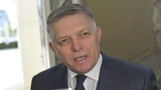 Фицо: Словакия не будет оказывать Украине военную помощь