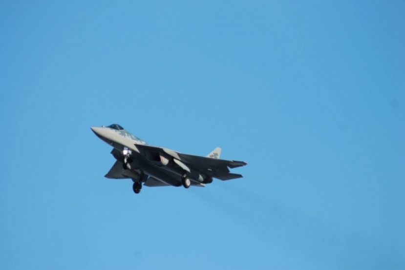 ВКС РФ получили первый серийный истребитель Су-57