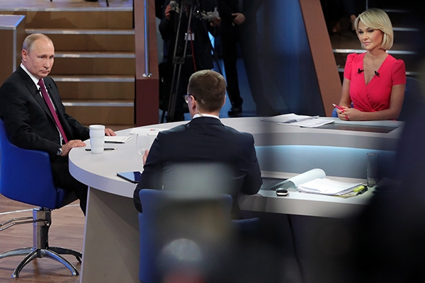 «Одно дело, когда министр скажет, а другое — когда я». Главные цитаты с прямой линии Путина