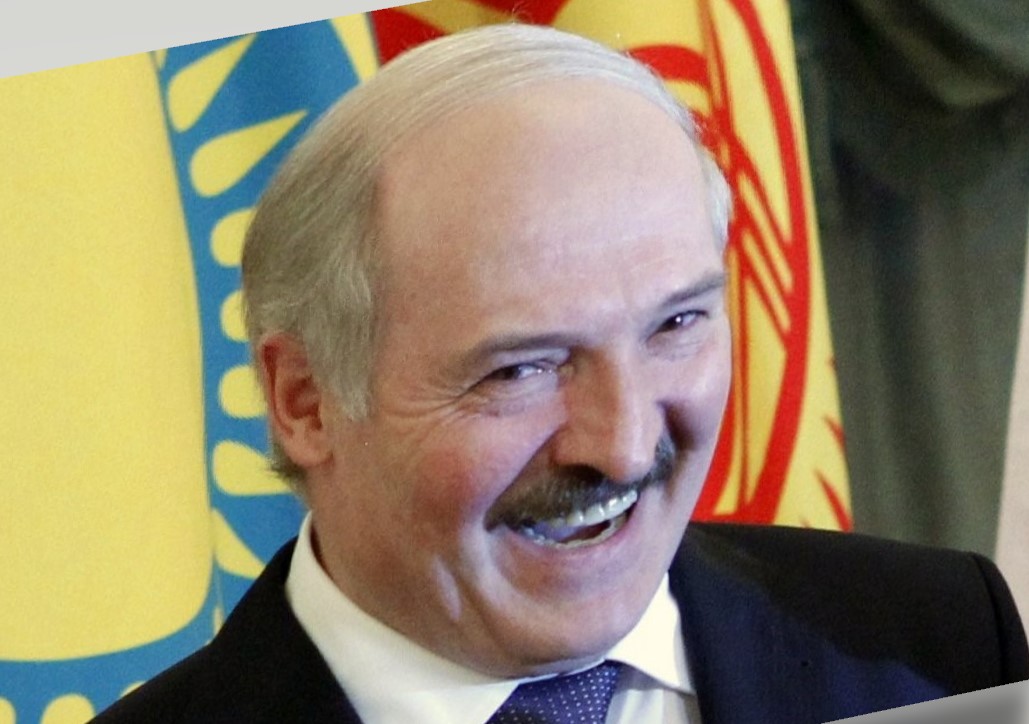 Чего избежал бацька, посадив самолёт