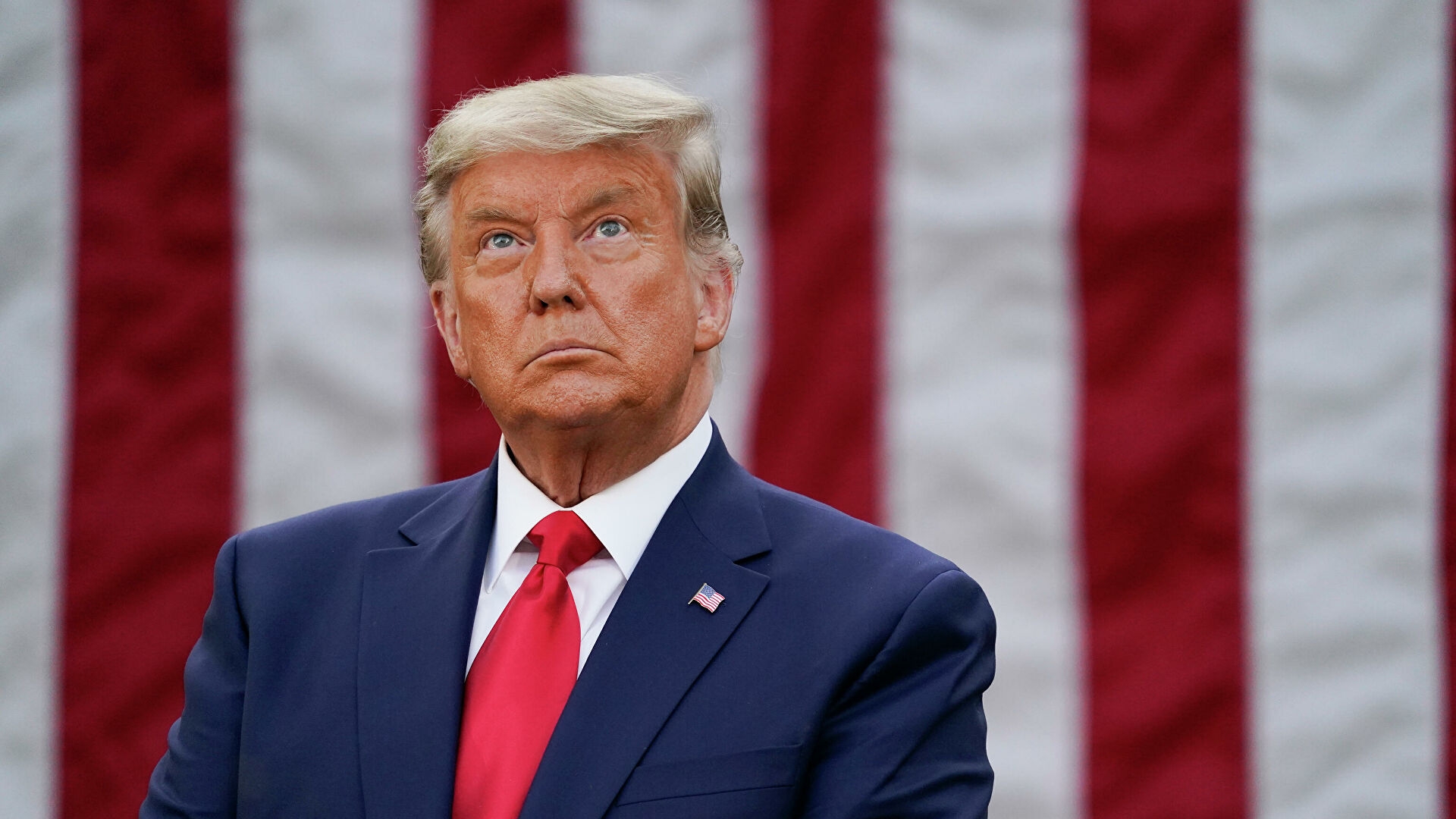 В Вашингтоне сторонники Трампа идут к зданию Верховного суда