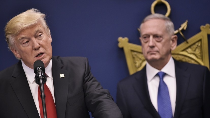 «Может пожертвовать кем угодно»: почему американские СМИ заговорили о расколе между Трампом и главой Пентагона