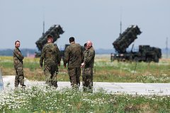 Глава Минобороны ФРГ допустил возобновление обязательной военной службы