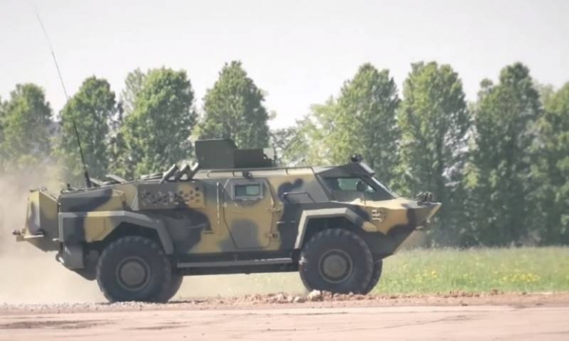 Первые белорусские БТР "Кайман" проверили на учениях в России
