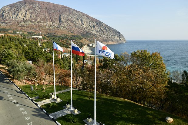 Летние лагеря Крыма приостановили прием детей