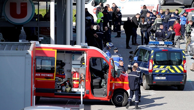 Стали известны подробности о взявшем заложников на юге Франции