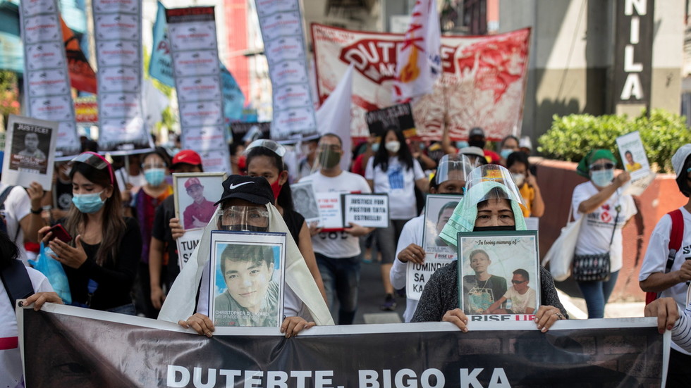 Over 150 cops involved in President Duterte’s war on drugs may face criminal charges – Philippines govt