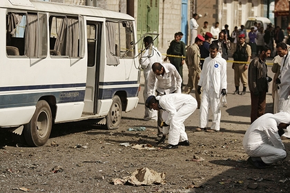 Непонятный авиаудар убил десятки детей в автобусе