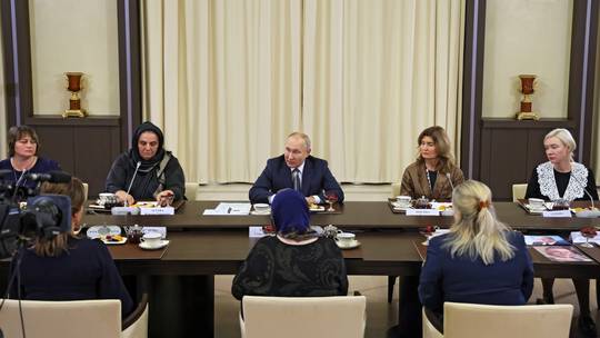 Putin meets mothers of Russian troops