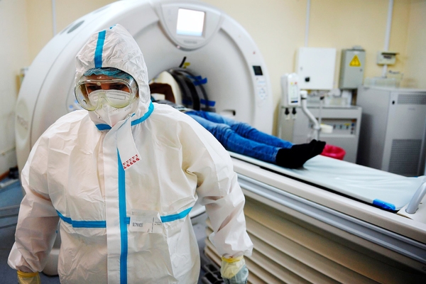 «Происходит печальный процесс эволюционного отбора людей». Как будет развиваться пандемия коронавируса и к чему надо готовиться? Отвечает вирусолог
