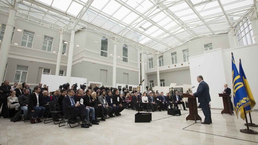 «Попытка ввести в заблуждение»: Порошенко пообещал не ущемлять права русскоязычных жителей Украины