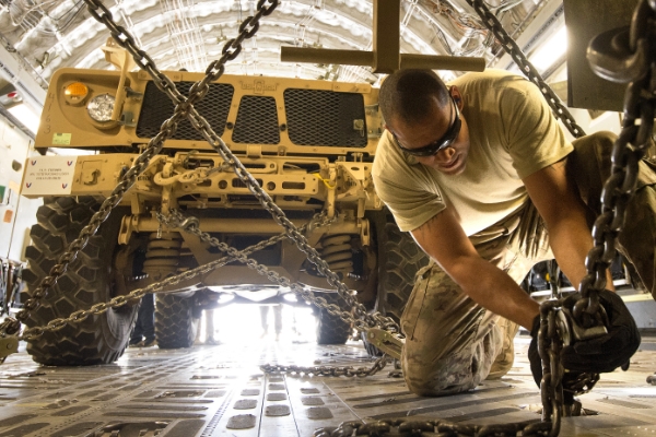 Приятные партнеры. У нового президента Узбекистана старые друзья: армия США и ее броневики