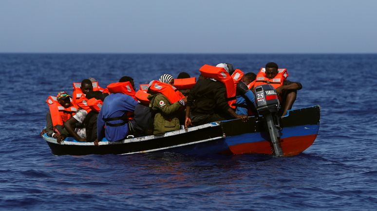 France info: новая тактика мигрантов или полицейское насилие — во Франции ищут причины рекордного всплеска нелегальных переправ через Ла-Манш
