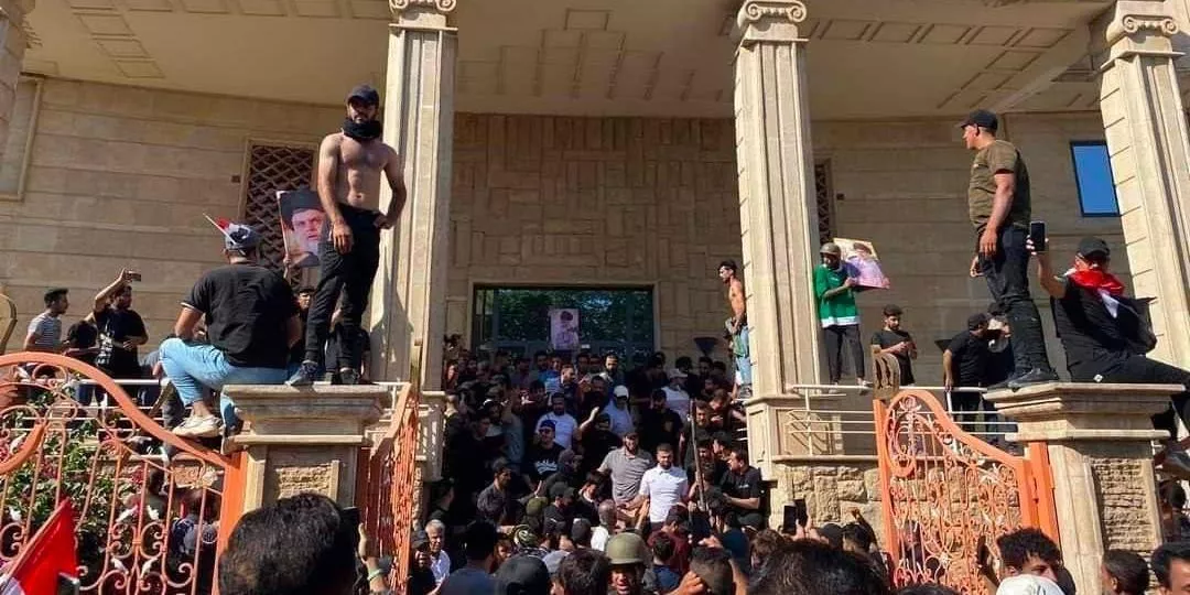 Протестующие иракцы ворвались в посольство Швеции в ответ на сожжение Корана в Стокгольме