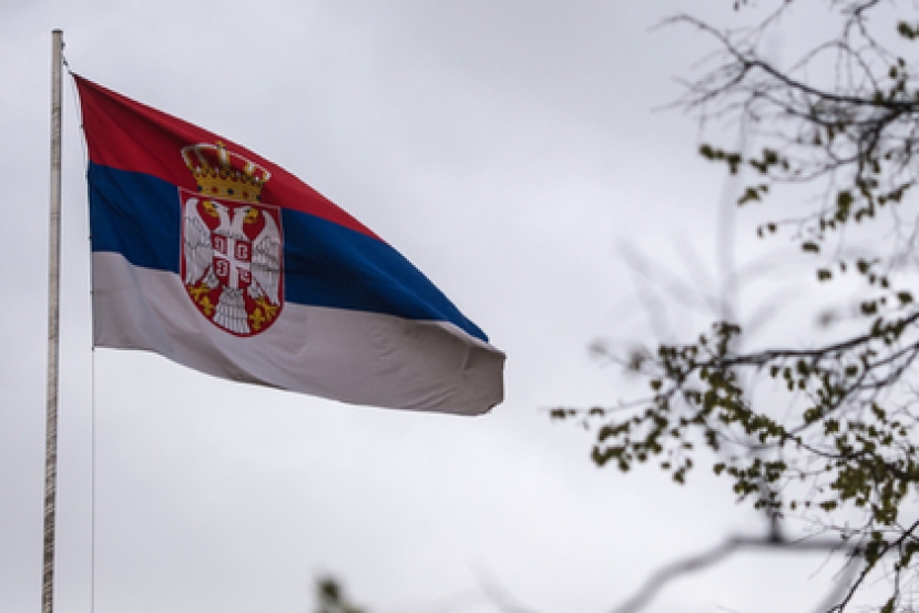Протестующие сербы решили запереть президента во дворце